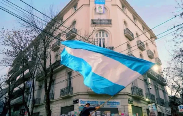 Convocan a un “banderazo” para saludar a Cristina Kirchner en el Día de la Bandera