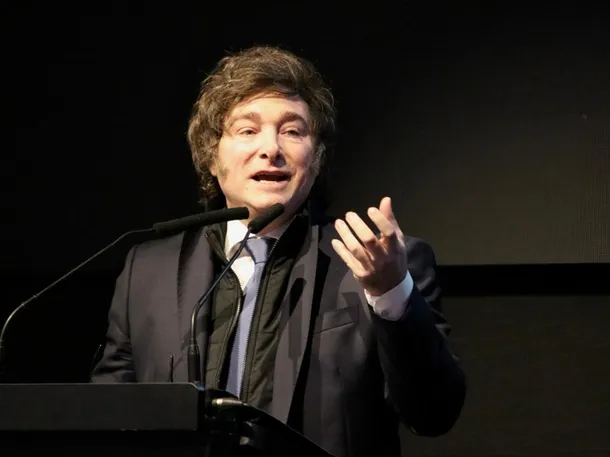 Javier Milei trató de “boludo” a Axel Kicillof durante el congreso libertario: el video