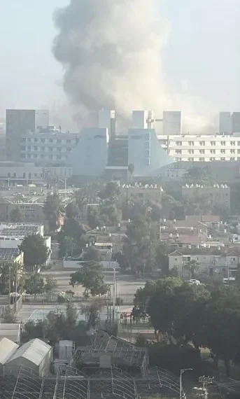 Así impactó un misil iraní contra uno de los hospitales más grandes de Israel