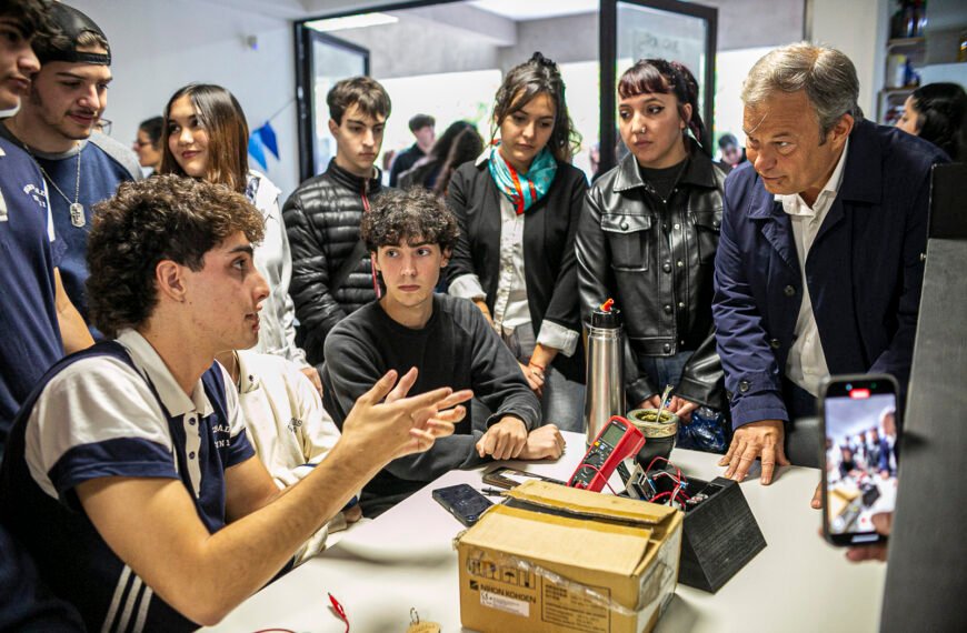ALTE BROWN POTENCIA EL FUTURO TECNOLÓGICO CON EL CLUB DE ROBÓTICA DE LA UNaB