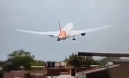 Así se estrelló un avión de Air India con más de 200 pasajeros a bordo