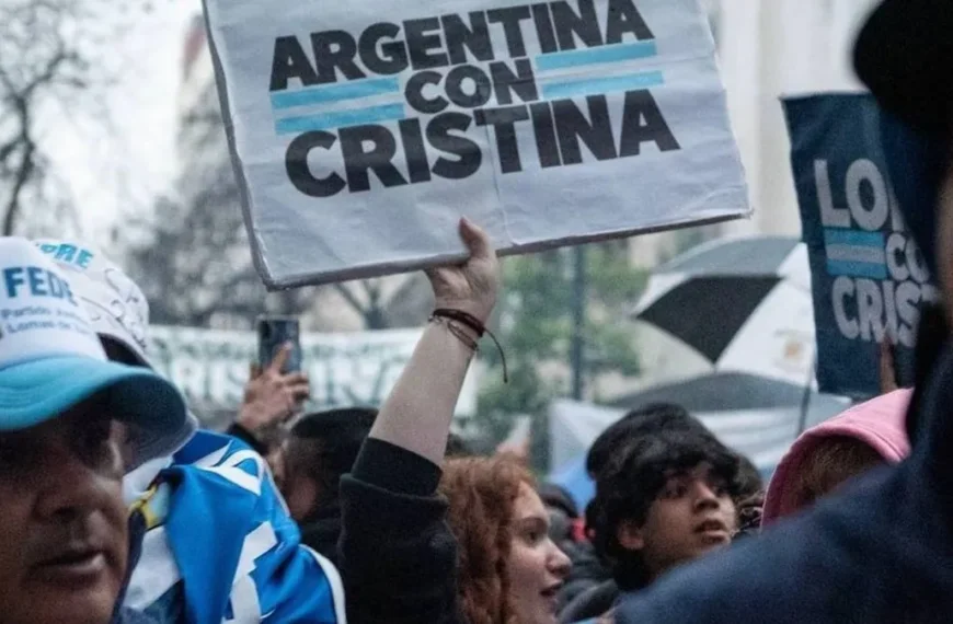 Marcha por Cristina Kirchner EN VIVO: minuto a minuto de la movilización a Plaza de Mayo