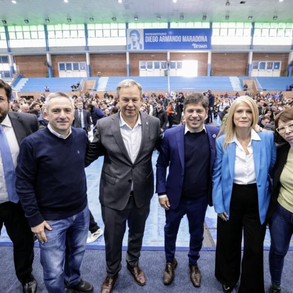 KICILLOF, MAGARIO Y CASCALLARES ENTREGARON MÁS DE 1400 ESCRITURAS E INAUGURARON UNA NUEVA SUCURSAL DEL BAPRO