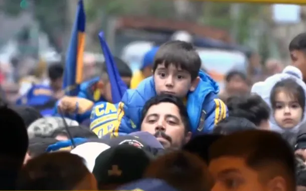 El regreso de Leandro Paredes a Boca generó caos en las afueras de La Bombonera