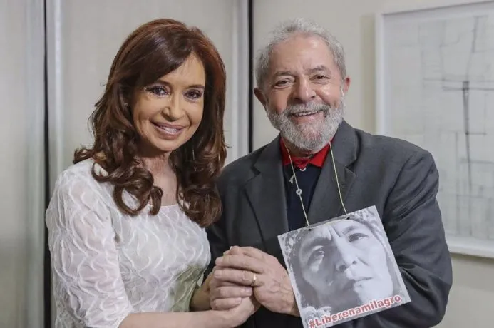 Los abogados de Cristina Kirchner solicitaron a la Justicia que Lula da Silva pueda visitarla