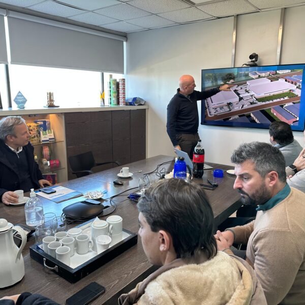 CASCALLARES RECORRIÓ EMPRESA DEL PARQUE INDUSTRIAL QUE PESE AL CONTEXTO NACIONAL AMPLÍA SU CAPACIDAD PRODUCTIVA
