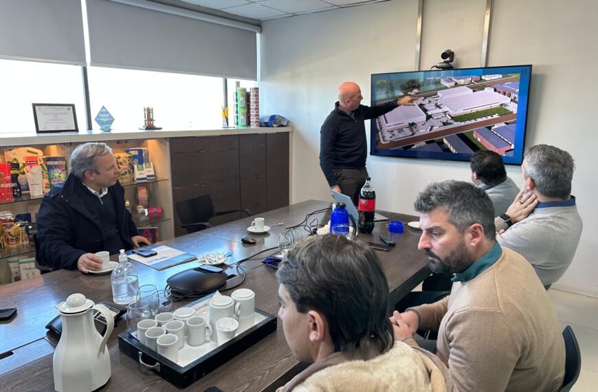 CASCALLARES RECORRIÓ EMPRESA DEL PARQUE INDUSTRIAL QUE PESE AL CONTEXTO NACIONAL AMPLÍA SU CAPACIDAD PRODUCTIVA