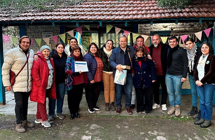CASCALLARES VISITÓ EL CENTRO CULTURAL “EL GAUCHO” Y LE ENTREGÓ SU PERSONERÍA JURÍDICA