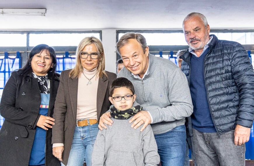 EL MUNICIPIO DE ALTE BROWN ENTREGÓ ANTEOJOS A ALUMNOS DE CINCO ESCUELAS PRIMARIAS