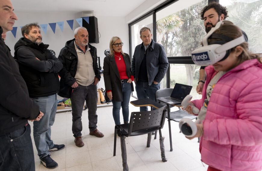 SUMAN EQUIPAMIENTO Y HERRAMIENTAS PARA LOS ESTUDIANTES DEL CLUB DE ROBÓTICA DE LA UNAB