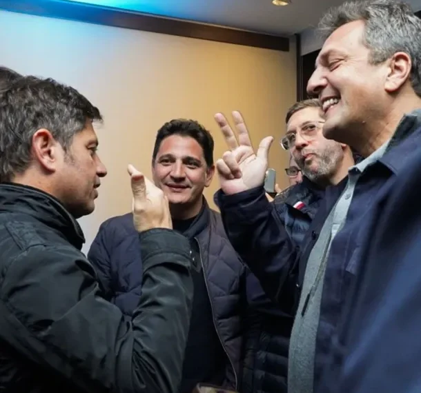 Axel Kicillof y Sergio Massa festejaron juntos el triunfo de Fuerza Patria: ¿palito para Karina Milei?