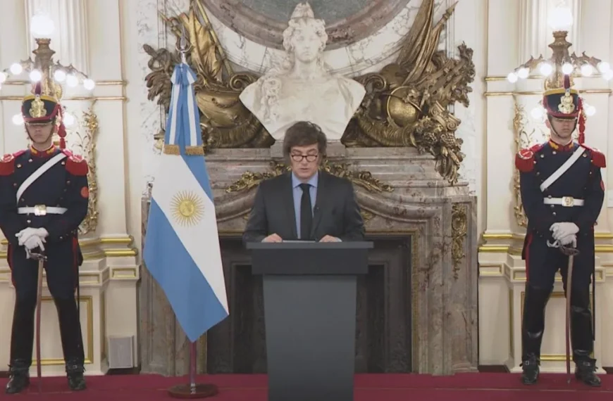 Plan platita de Milei: ahora promete aumentos a jubilados, universidades y discapacitados