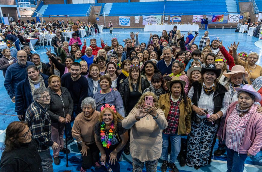 EL MUNICIPIO HOMENAJEÓ A TRABAJADORAS VECINALES DE ALMIRANTE BROWN POR SU TAREA SOCIAL