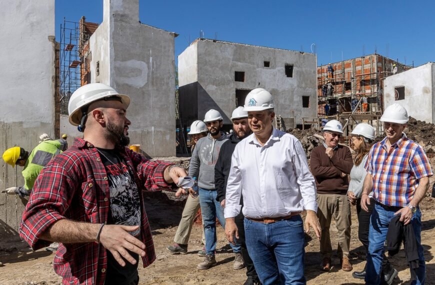 CASCALLARES RECORRIÓ LAS OBRAS DEL NUEVO BARRIO DE VIVIENDAS EN DON ORIONE
