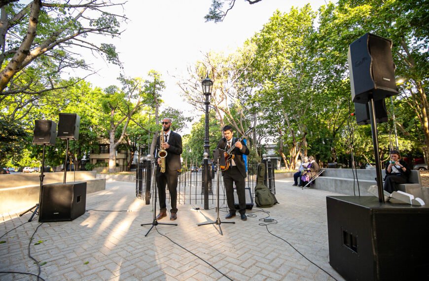 CASCALLARES RECORRIÓ LA RENOVADA PLAZA AZOPARDO QUE SUMÓ NUEVO EQUIPAMIENTO