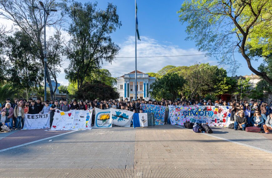 MÁS DE 200 VECINOS BROWNIANOS VIAJARON A ENSENADA EN EL MARCO DEL PROGRAMA “JÓVENES Y MEMORIA”