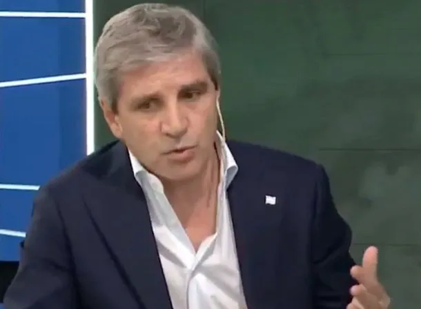 Luis Caputo ahora promete recuperación económica recién en cuatro años: “No vamos a ser Suiza en 24 horas”